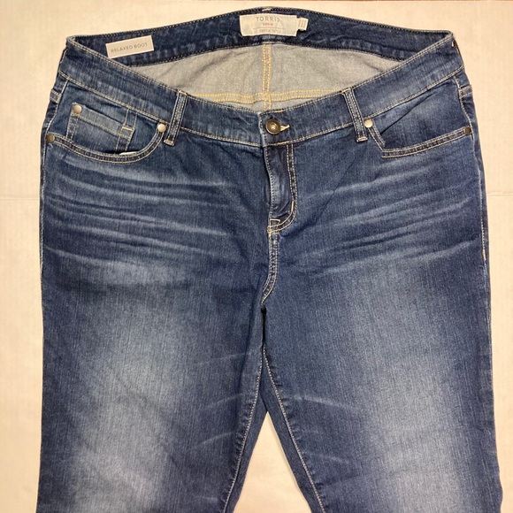 NWOT Torrid Relaxed Boot Medium Wash 16S Jeans - Picture 3 of 9